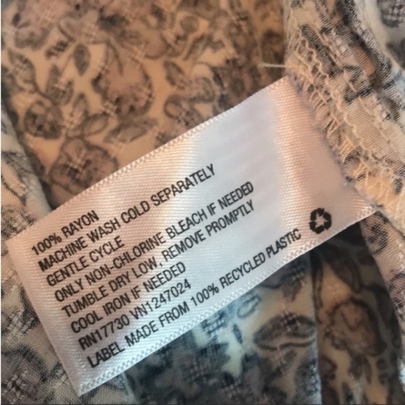 Universal Threads Women’s Floral Print Long Sleeve Blouse Size XS NEW WITH TAGS - Picture 4 of 5